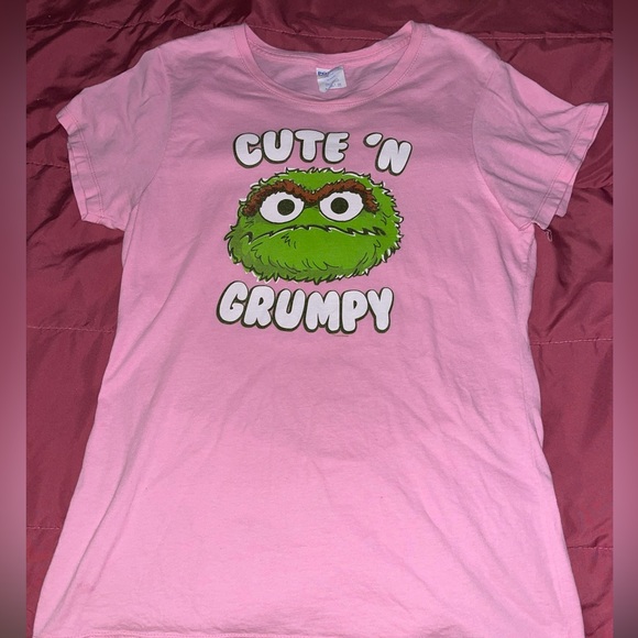 Cute N Grumpy Oscar the Crouch Graphic T-Shirt Size S - Picture 1 of 3